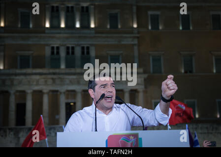 Il primo ministro e presidente in carica del Syriza, Alexis Tsipras visto la realizzazione di una campagna elettorale discorso a Atene, Grecia. I Greci voterà domenica, 26 maggio, per il governo regionale, il Comune e le elezioni del Parlamento europeo. Foto Stock