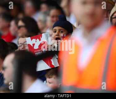 Walsall, Regno Unito. Il 25 maggio 2019. Inghilterra ventola durante il femminile amichevole internazionale tra le donne in Inghilterra e Danimarca donne presso la banca's Stadium , Walsall, il 25 maggio 2019 Foto Stock