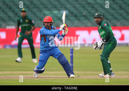 In Afghanistan del Rashid Khan (sinistra) e del Pakistan Sarfaraz Ahmed durante l'ICC Cricket World Cup Warm up corrisponda al Bristol County Ground. Foto Stock