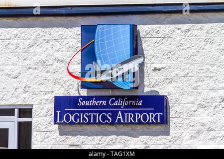 Victorville, CA / STATI UNITI D'America - 27 Marzo 2017: ufficio edificio segno del logo per la città di Victorville's Southern California Logistica aeroporto situato a 18374 Foto Stock