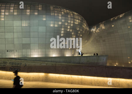 Design Dondaemun Plaza (DPP) è una progettazione orientata multi purpose hall aperto nel 2014. Foto Stock