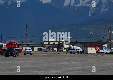 Presidente Donald Trump si è incontrato con i membri del servizio a base comune Elmendorf-Richardson come parte di un arresto rifornimento Venerdì 24 Maggio, 2019. Questo è stato un arresto di rifornimento come il presidente definisce su una quattro giorni di viaggio in Giappone. L'ultima volta presidente Trump visitato JBER soldati e aviatori era febbraio 2019, durante un volo dal Vietnam a Washington. Foto Stock