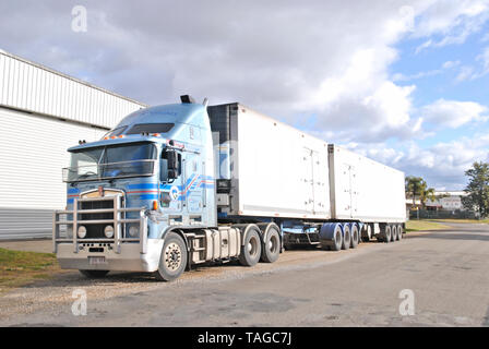 Kenworth b refrigerata-doppio semi rimorchio Foto Stock