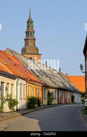 I colorati edifici con travi di legno e le strade di Ystad una città nella contea di Skåne sulla Svezia la costa meridionale Foto Stock