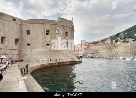 DUBROVNIK CROAZIA - Agosto 13, 2015: San Giovanni della fortezza di Dubrovnik, Croazia Foto Stock