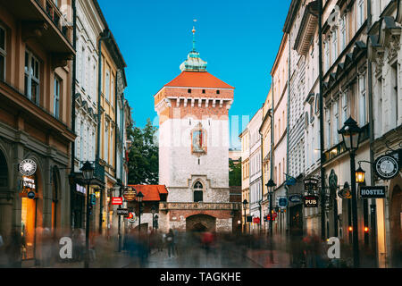 Cracovia in Polonia - Agosto 27, 2018: vista della porta Florianska Cracovia, il medievale Florianska - San Fiorino. Patrimonio mondiale dell UNESCO Foto Stock