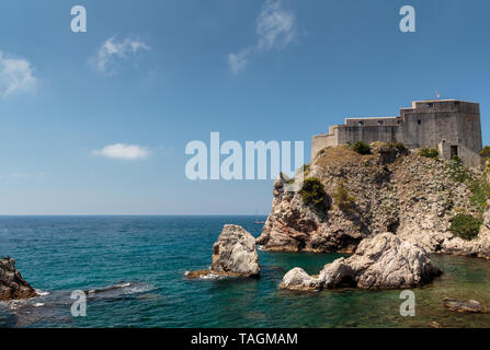 Lovrijenac (St. Lawrence) fort sulla sommità della roccia alta al di sopra del mare Adriatico, Dubrovnik, Croazia Foto Stock
