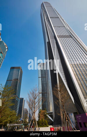 Eseguire il ping di un centro finanziario internazionale, a 599 metri alto grattacielo di Futian CBD. Shenzhen, Provincia del Guangdong, Cina. Foto Stock