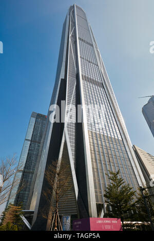 Eseguire il ping di un centro finanziario internazionale, a 599 metri alto grattacielo di Futian CBD. Shenzhen, Provincia del Guangdong, Cina. Foto Stock