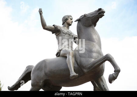 Alessandro il Grande e bucephalus , statua ad Atene in Grecia Foto Stock
