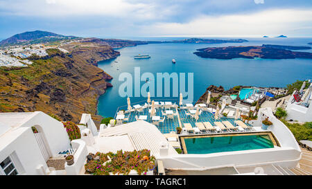 Isola di Santorini in Grecia, una delle più belle destinazioni di viaggio del mondo. Girato a Imerovigli Foto Stock