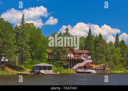 Cottage sul lago a stella Whiteshell Parco Provinciale di Manitoba in Canada Foto Stock