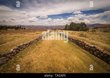 Antico cammino Inca che a sinistra dalla città imperiale di Cuzco in Perù, Qhapaq Ñan Foto Stock