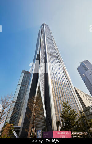 Eseguire il ping di un centro finanziario internazionale, a 599 metri alto grattacielo di Futian CBD. Shenzhen, Provincia del Guangdong, Cina. Foto Stock