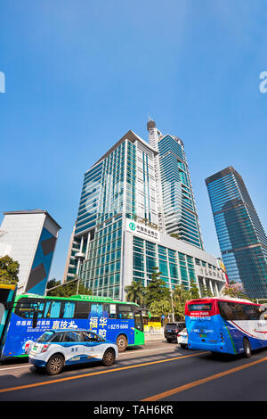 Scena di strada in Futian Central Business District. Shenzhen, Provincia del Guangdong, Cina. Foto Stock