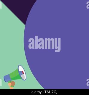 Mezza parte vuoto enorme palloncino testo vuoto con piccole megafono. Annuncio Illustrazione Vettoriale