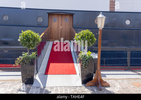 La MV Fingal, un lussuoso albergo galleggiante ormeggiata permanentemente in Leith Docks in Edinburgh Foto Stock