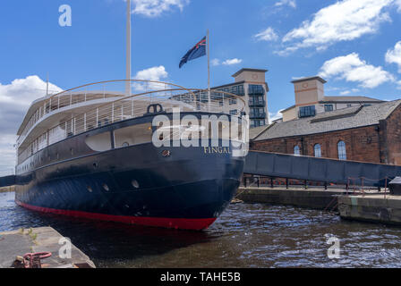 La MV Fingal, un lussuoso albergo galleggiante ormeggiata permanentemente in Leith Docks in Edinburgh Foto Stock