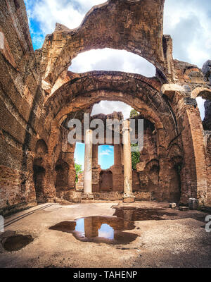 Tivoli Villa Adriana scoperchiata tempio romano con alcun massimale di Grand Thermae o Grandi Terme a Villa di Adriano in Roma - Lazio - archeologico dell'UNESCO Foto Stock
