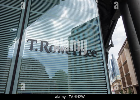 Segnaletica sull'ufficio di T. Rowe Price, 60 Queen Victoria Street, Londra, EC4, Regno Unito Foto Stock