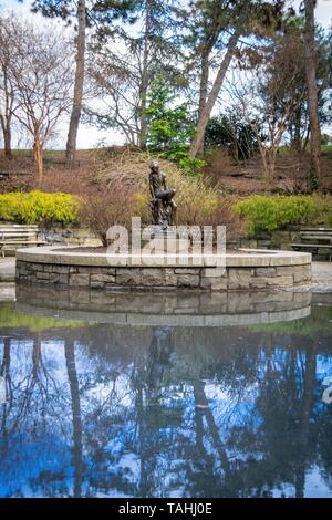 Statua di bronzo di quel famoso gioventù, Peter Pan, Carl Schurz Park di New York City, NY, STATI UNITI D'AMERICA Foto Stock