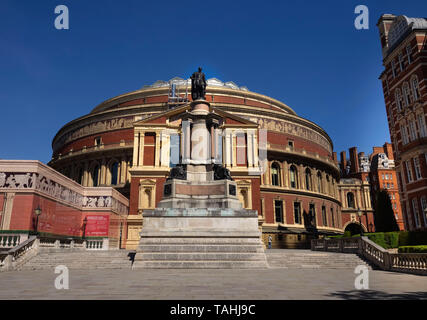 LONDON, Regno Unito - 13 maggio 2019: Exterieur della Royal Albert Hall, un famoso luogo di musica e simbolo di Londra Foto Stock