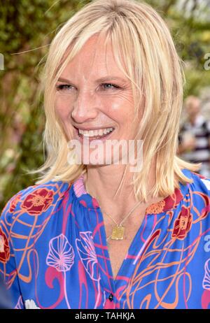 Jo Whiley, premere giorno, RHS Chelsea Flower Show, Londra Foto Stock