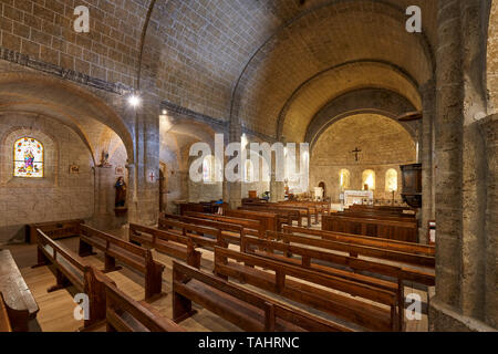 La Grave, Hautes-Alpes, 05000, Francia - Aprile 08, 2019: l'interno della chiesa di Notre Dame de l'Assomption de La tomba Foto Stock