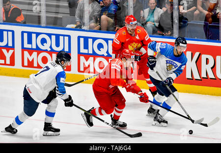 Bratislava, Slovacchia. 25 Maggio, 2019. Bratislava, Slovacchia. 25 Maggio, 2019. Da sinistra OLIWER KASKI della Finlandia, KIRILL KAPRIZOV, ALEXANDER OVECHKIN sia della Russia, PETTERI LINDBOHM di Finlandia in azione durante i Campionati Mondiali di hockey su ghiaccio semifinale partita tra Russia e Finlandia al Ondrej Nepela Arena di Bratislava, Slovacchia, Sabato 25 Maggio, 2019. Credito: Vit Simanek/CTK foto/Alamy Live News Foto Stock