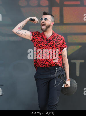 NAPA Valley, California - 24 Maggio: Tyler Glenn di alberi al neon compie durante BottleRock Napa Valley 2019 a Napa Valley Expo il 24 maggio 2019 in Napa California. Foto: imageSPACE/MediaPunch Foto Stock