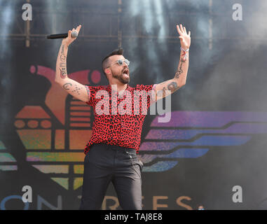 NAPA Valley, California - 24 Maggio: Tyler Glenn di alberi al neon compie durante BottleRock Napa Valley 2019 a Napa Valley Expo il 24 maggio 2019 in Napa California. Foto: imageSPACE/MediaPunch Foto Stock