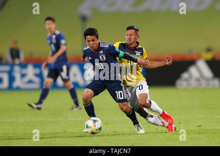 (L-R) Mitsuki Saito (JPN), Giordania Rezabala (ECU), 23 maggio 2019 - Calcio : FIFA U-20 Coppa del Mondo in Polonia 2019 Gruppo B match tra Giappone 1-1 Ecuador a Bydgoszcz Stadium di Bydgoszcz (Polonia). (Foto di Mutsu KAWAMORI/AFLO) Foto Stock