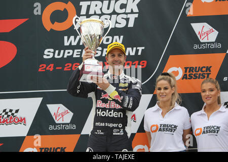 Winton, Victoria, Australia. 26 Maggio 2019.Vergine Supercars australiano Campionato Carrello assistere Winton SuperSprint -Gara quattordici podio -nel terzo Place-No. 88 Jamie Whincup racing per la Red Bull Holden Racing Team - Triple Eight Race Engineering.Credit Brett Keating/Alamy Live News. Foto Stock