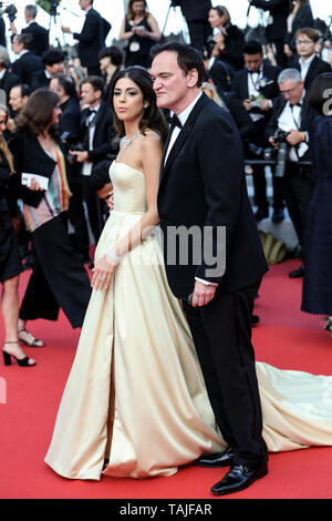 CANNES - 25 Maggio: Daniella Pick e Quentin Tarantino arriva alla premiere di ' CÉRÉMONIE DE CLOTURE / HORS NORMES ' durante il 2019 Festival di pellicola di Cannes il 25 maggio 2019 presso il Palais des Festivals in Cannes, Francia. (Foto di Lyvans Boolaky/imageSPACE/MediaPunch) Foto Stock