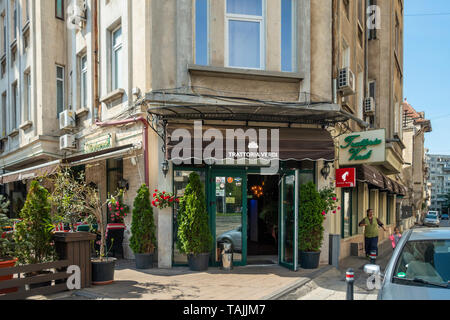 Ingresso alla Trattoria Verdi, un ristorante italiano nell'area della città vecchia di Bucarest, Romania Foto Stock
