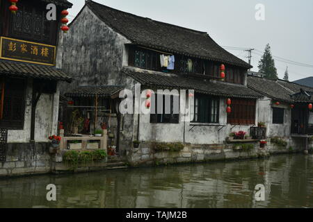 Fengjing Travel - giorno di viaggio da Shanghai - per esplorare la famosa città di acqua Foto Stock