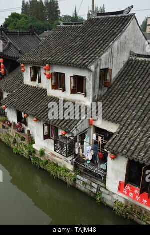 Fengjing Travel - giorno di viaggio da Shanghai - per esplorare la famosa città di acqua Foto Stock