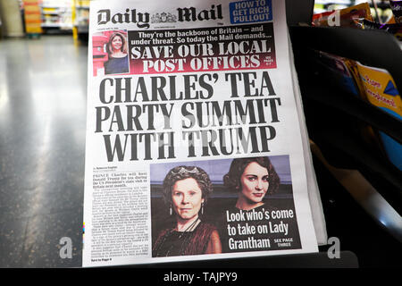 "Charles's Tea Party Vertice con Trump' sul lato anteriore della pagina del Daily Mail giornale scandalistico 20 Maggio 2019 Foto Stock