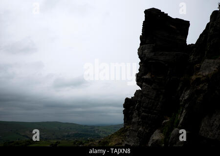 Una vista di Windgather rocce nel Parco Nazionale di Peak District Foto Stock
