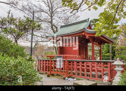 Santuario di Hataage Benzaiten al Santuario di Tsurugaoka Hachimangu, Kamakura, Giappone Foto Stock