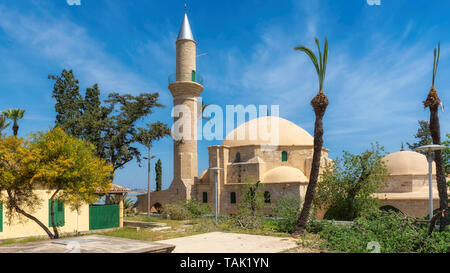 Hala sultan Tekke santuario musulmano moschea si trova vicino al lago salato di Larnaca. Cipro Foto Stock