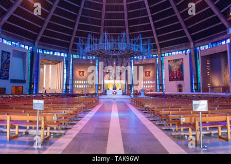 LIVERPOOL, Regno Unito, 26 maggio 2019: una vista di documentare gli interni della Cattedrale Metropolitana di Cristo Re a Liverpool. Foto Stock