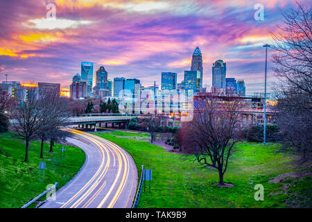 Centro cittadino di Charlotte, North Carolina, Stati Uniti d'America skyline al tramonto. Foto Stock