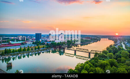 Augusta, Georgia, Stati Uniti d'America skyline del centro antenna. Foto Stock