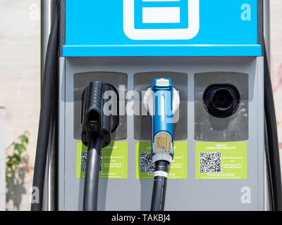 Augsburg, Germania - 18 Maggio 2019: Close up immagine di carica elettronica stazione in città Foto Stock