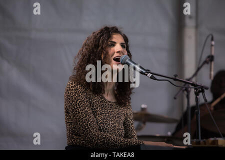 Jazz cantante e pianista suona presso il CBC Music Fest di Toronto, Canada Foto Stock