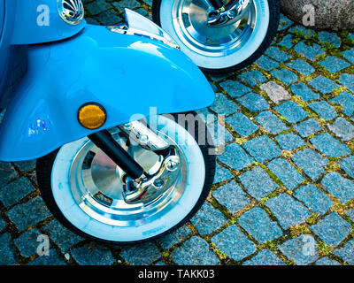 Noleggio Vespa nel centro di Stoccarda, Germania Foto Stock