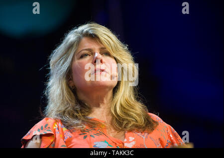 Naomi Wolf femminista americana autore accademico scrittore ed ex consulente politico di parlare sul palco al Festival di Fieno Hay-on-Wye Powys Wales UK Foto Stock