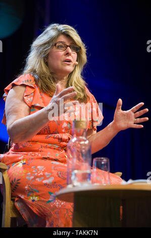 Naomi Wolf femminista americana autore accademico scrittore ed ex consulente politico di parlare sul palco al Festival di Fieno Hay-on-Wye Powys Wales UK Foto Stock