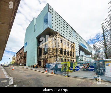 Glasgow School of Art danneggiato edificio Reid & Mackintosh edificio coperta da impalcature dopo il secondo fuoco nel giugno 2018 Glasgow Scotland Regno Unito Foto Stock